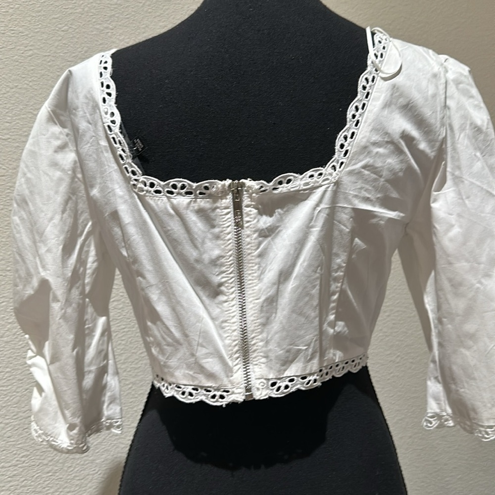 🟢Nwot Fore White Short Sleeves Lace Trim Cropped Top - Picture 3 of 3